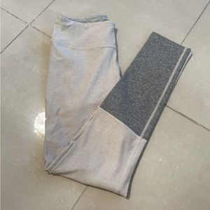 (S) NWOT Outdoor Voices Three Toned White/Grey Matte Leggings